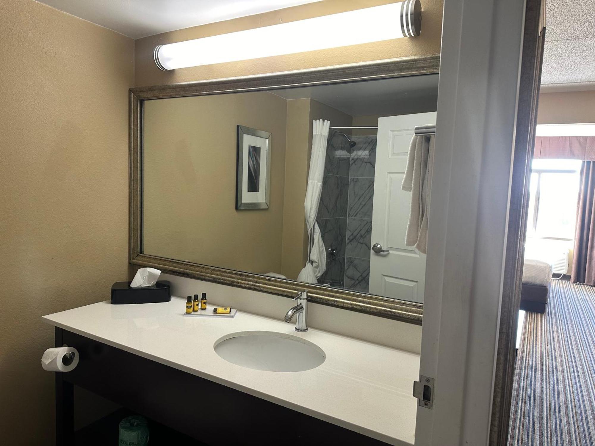 Western East Inn&suites