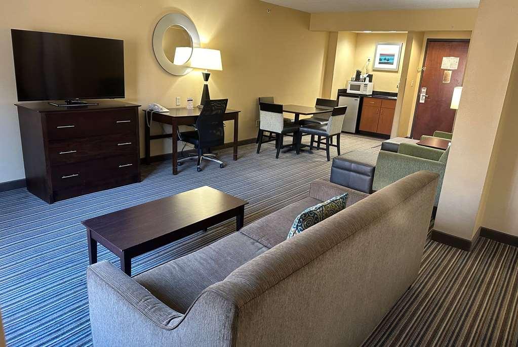 Western East Inn&suites